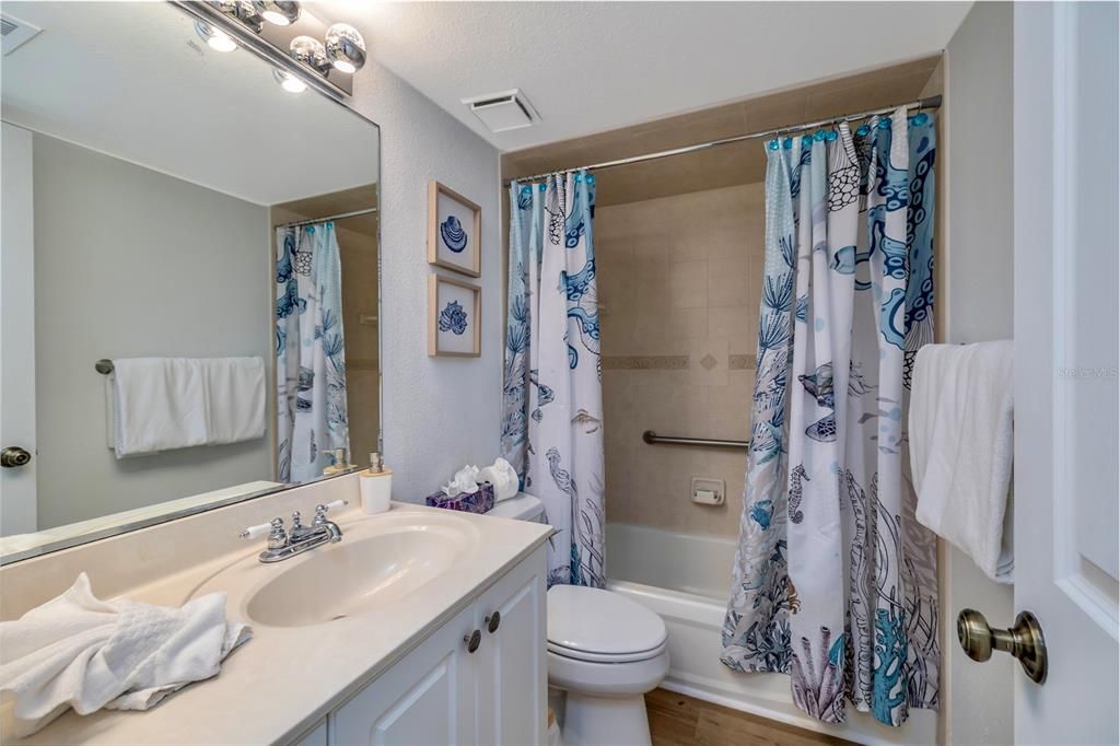 For Sale: $1,225,000 (2 beds, 2 baths, 1299 Square Feet)