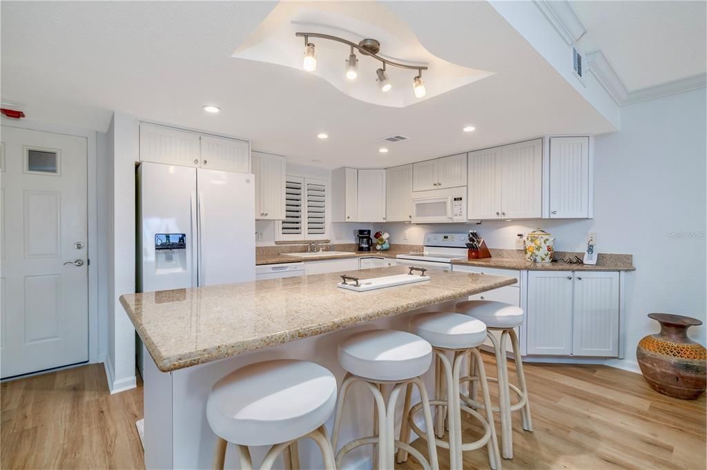 For Sale: $1,225,000 (2 beds, 2 baths, 1299 Square Feet)