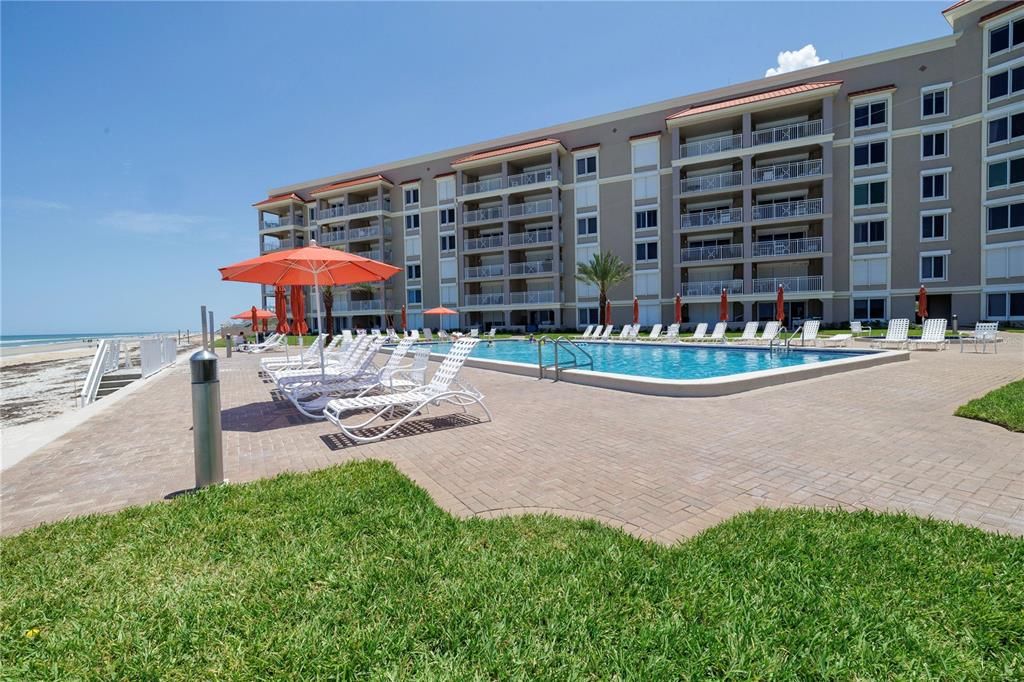 For Sale: $1,225,000 (2 beds, 2 baths, 1299 Square Feet)