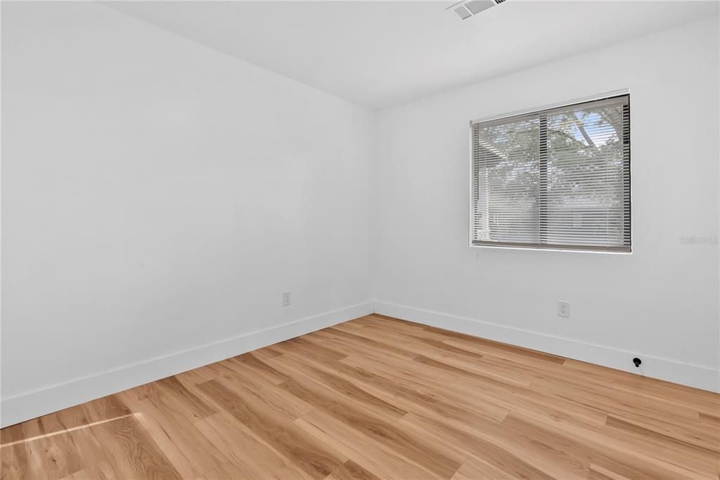 For Sale: $264,000 (3 beds, 1 baths, 912 Square Feet)