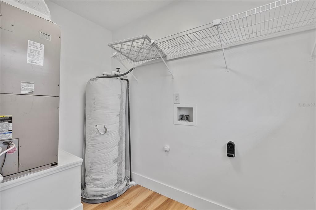 For Sale: $264,000 (3 beds, 1 baths, 912 Square Feet)