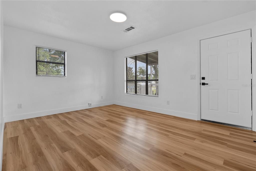 For Sale: $264,000 (3 beds, 1 baths, 912 Square Feet)