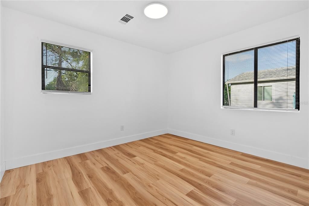 For Sale: $264,000 (3 beds, 1 baths, 912 Square Feet)