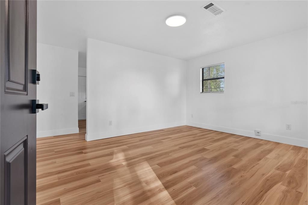 For Sale: $264,000 (3 beds, 1 baths, 912 Square Feet)