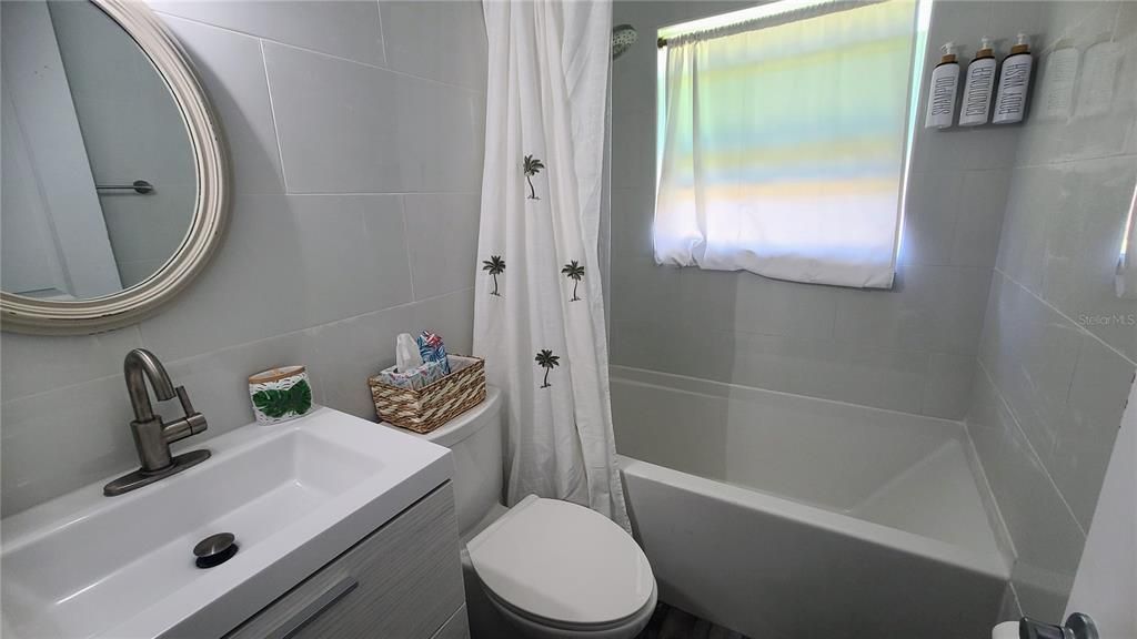 На продажу: $309,900 (2 спален, 1 ванн, 1008 Квадратных фут)