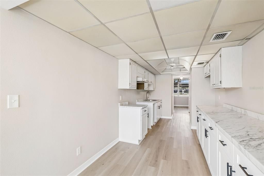 На продажу: $135,000 (1 спален, 1 ванн, 925 Квадратных фут)