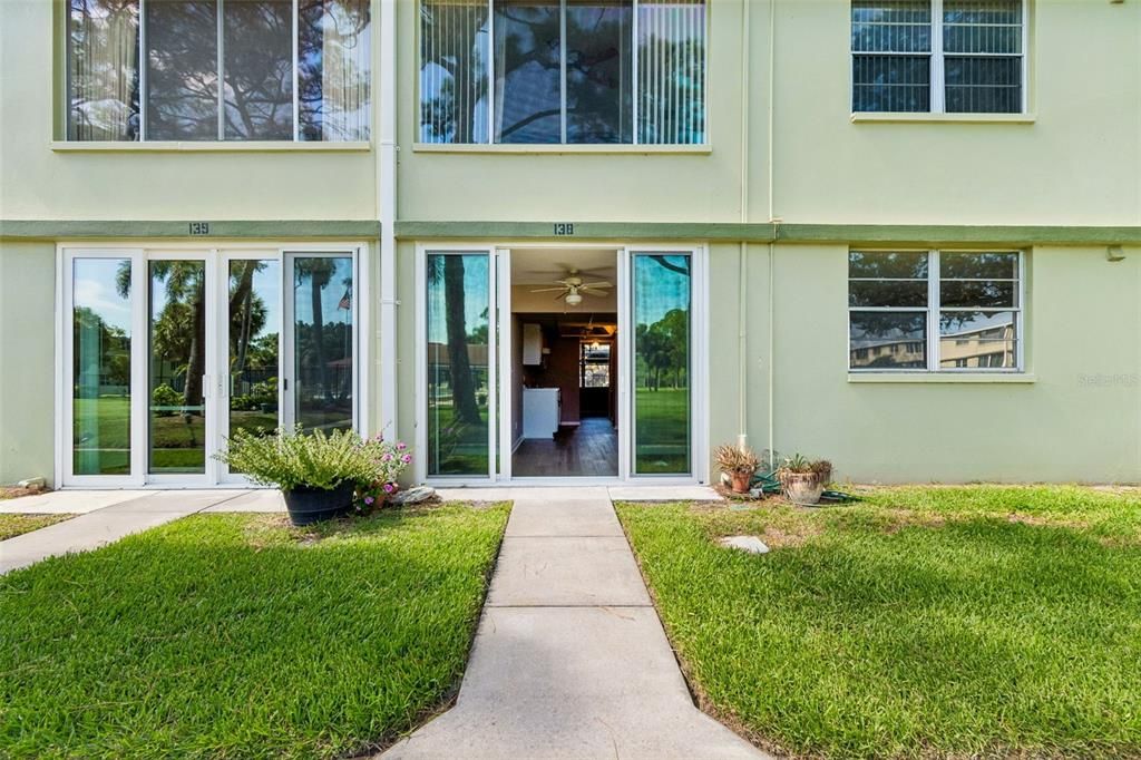 На продажу: $135,000 (1 спален, 1 ванн, 925 Квадратных фут)