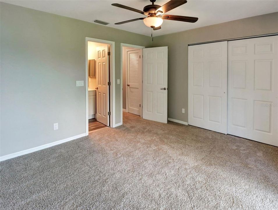 For Sale: $255,000 (2 beds, 2 baths, 1120 Square Feet)