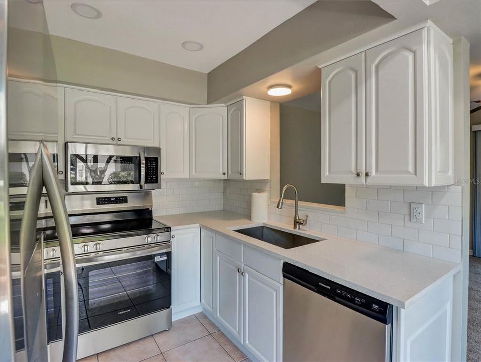 For Sale: $255,000 (2 beds, 2 baths, 1120 Square Feet)