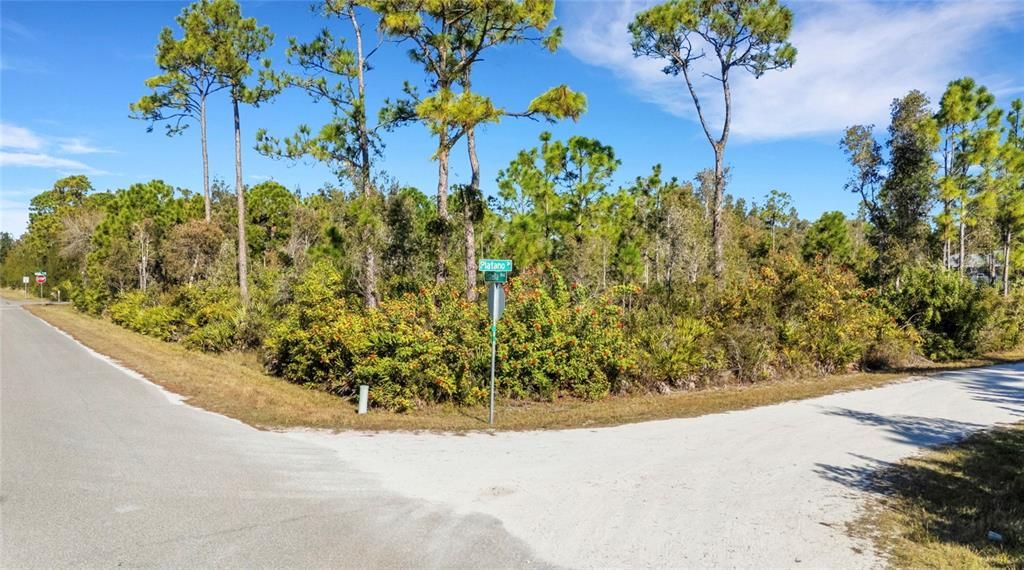 На продажу: $11,000 (0.18 acres)