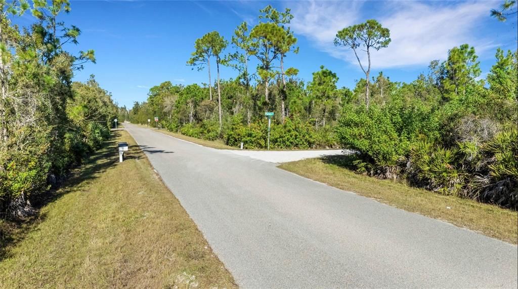 На продажу: $11,000 (0.18 acres)