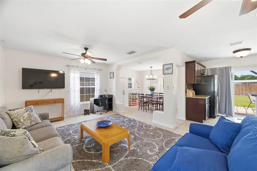 For Sale: $375,000 (3 beds, 1 baths, 1152 Square Feet)