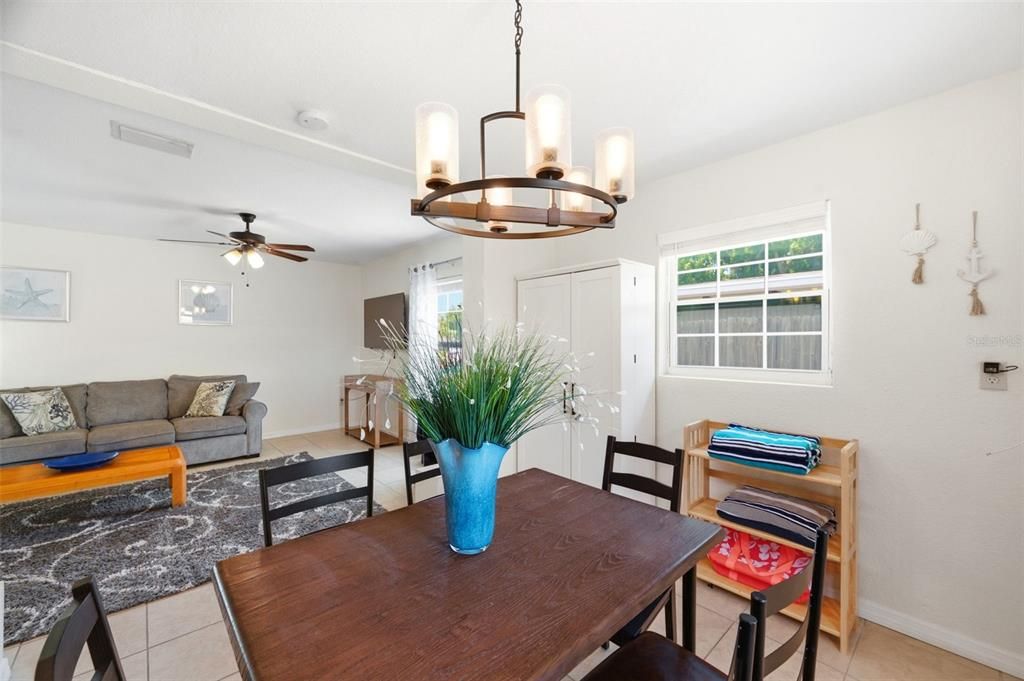 For Sale: $375,000 (3 beds, 1 baths, 1152 Square Feet)