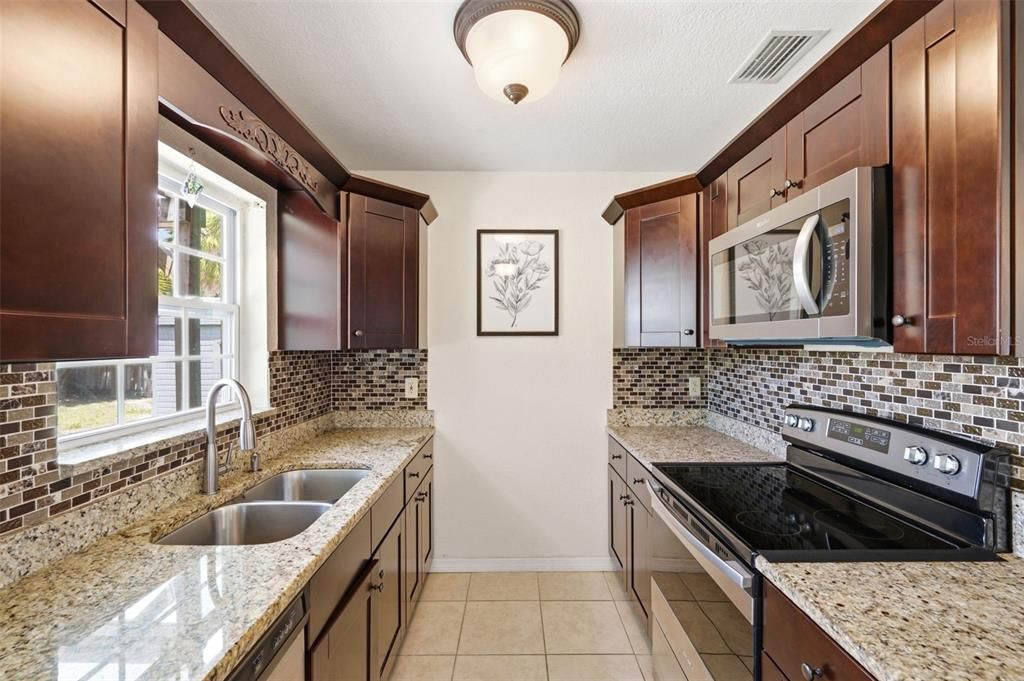 For Sale: $375,000 (3 beds, 1 baths, 1152 Square Feet)