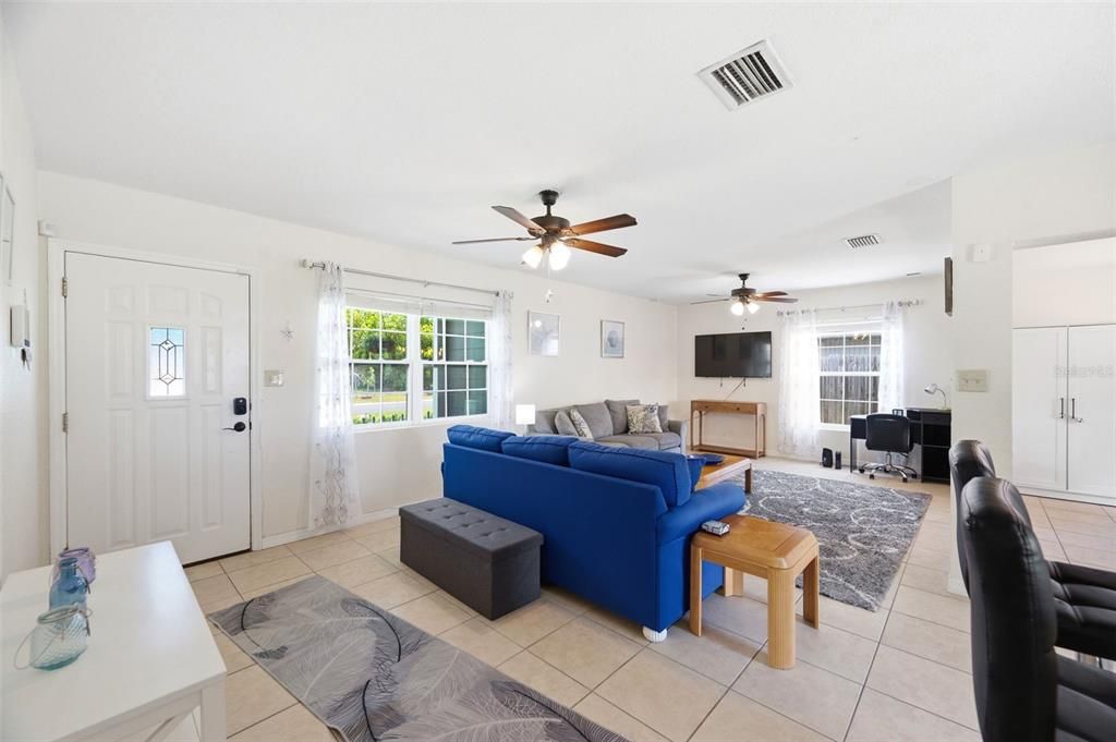 For Sale: $375,000 (3 beds, 1 baths, 1152 Square Feet)
