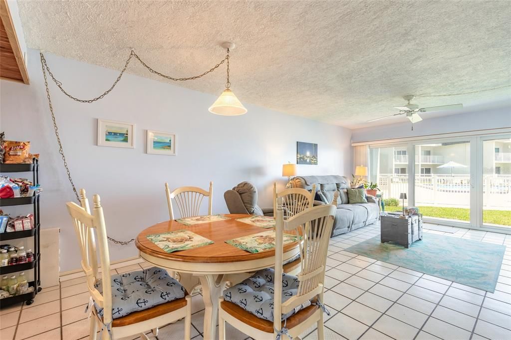 En Venta: $519,900 (2 camas, 2 baños, 950 Pies cuadrados)