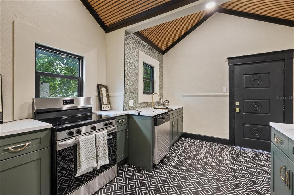 For Sale: $425,000 (4 beds, 2 baths, 1545 Square Feet)