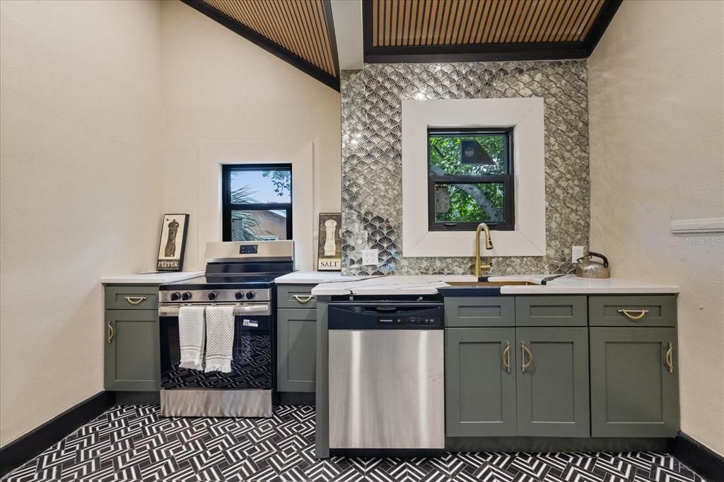 For Sale: $425,000 (4 beds, 2 baths, 1545 Square Feet)