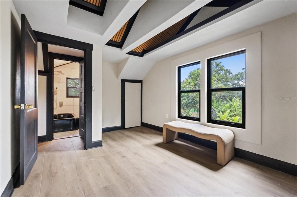 For Sale: $425,000 (4 beds, 2 baths, 1545 Square Feet)