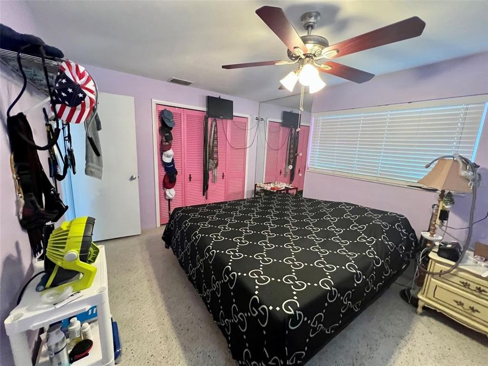 For Sale: $389,000 (3 beds, 1 baths, 1458 Square Feet)