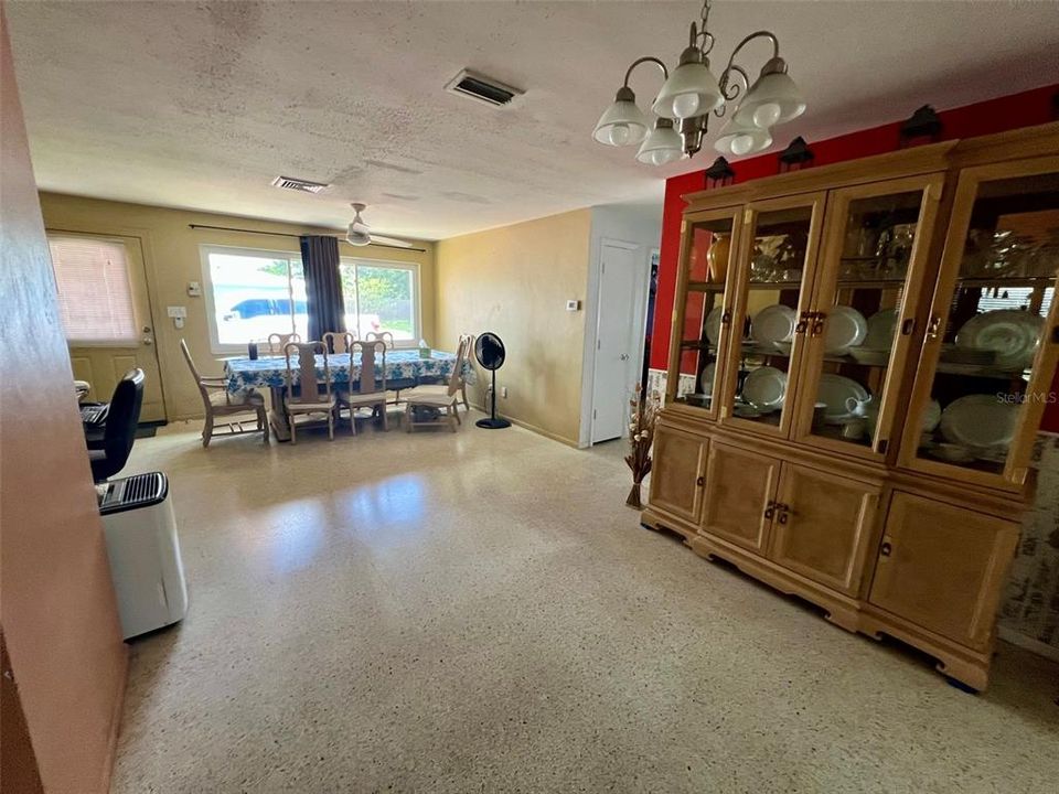 For Sale: $389,000 (3 beds, 1 baths, 1458 Square Feet)