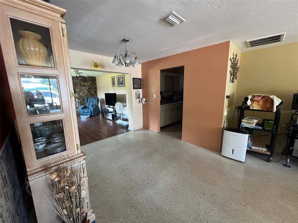 For Sale: $389,000 (3 beds, 1 baths, 1458 Square Feet)