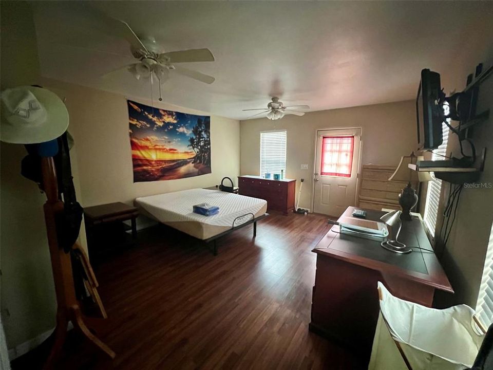 For Sale: $389,000 (3 beds, 1 baths, 1458 Square Feet)