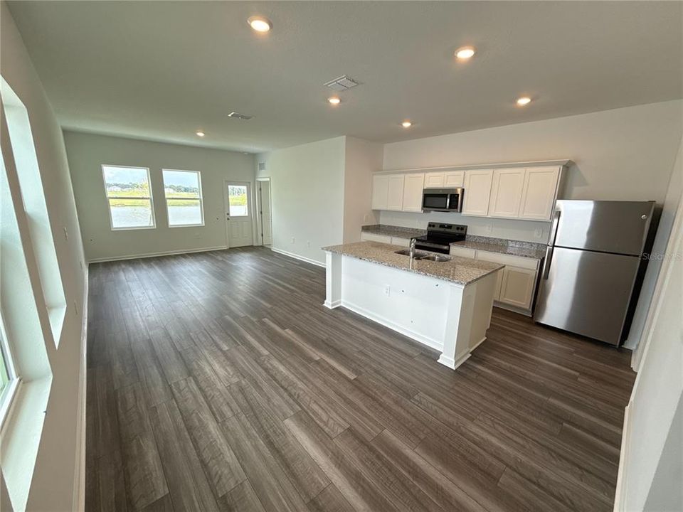 Active With Contract: $324,490 (3 beds, 2 baths, 1522 Square Feet)