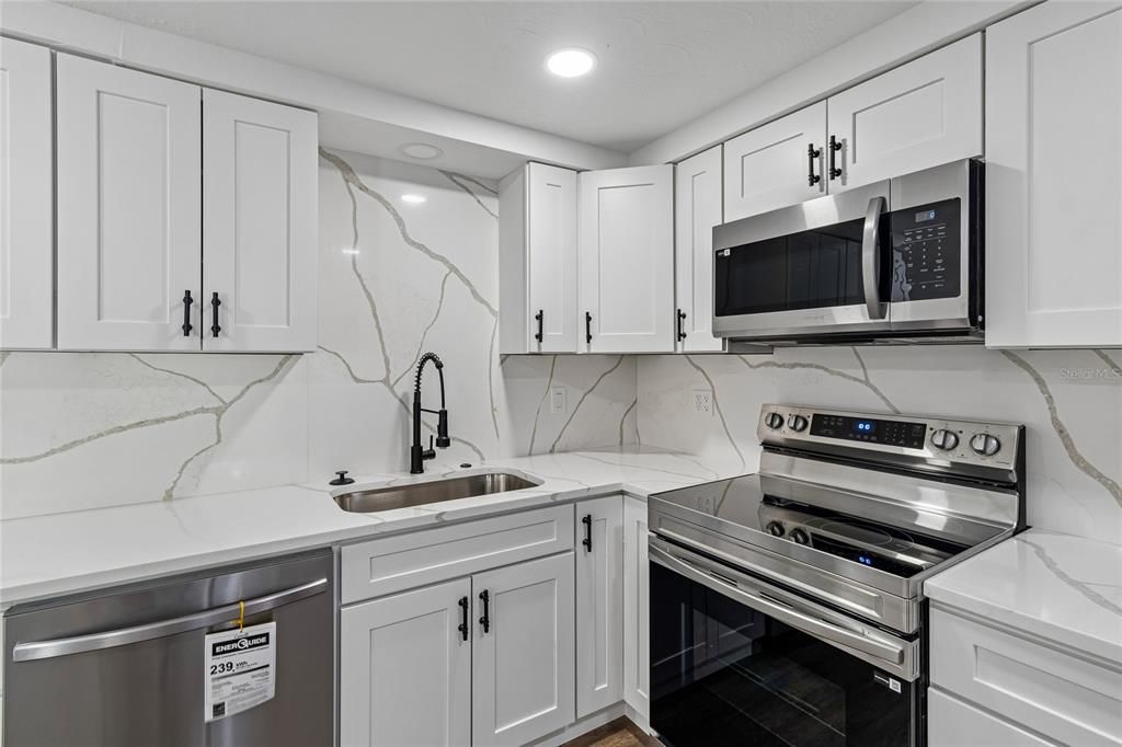 For Sale: $295,000 (3 beds, 2 baths, 1296 Square Feet)