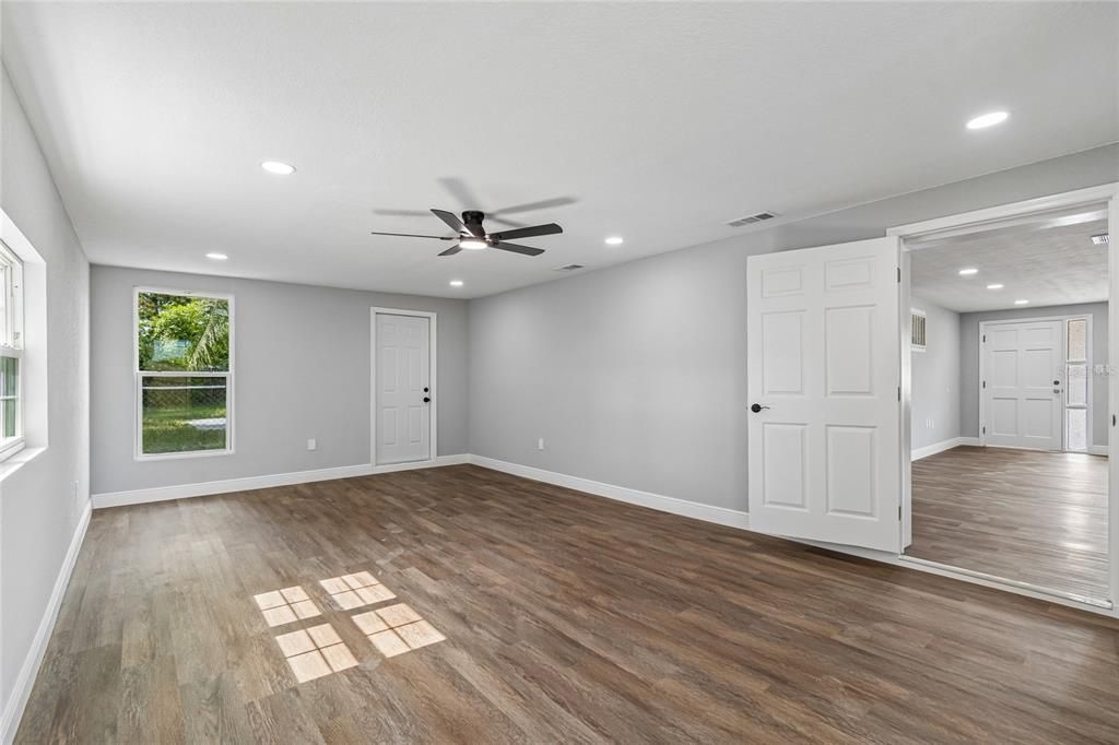 For Sale: $295,000 (3 beds, 2 baths, 1296 Square Feet)