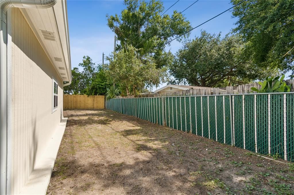 For Sale: $295,000 (3 beds, 2 baths, 1296 Square Feet)