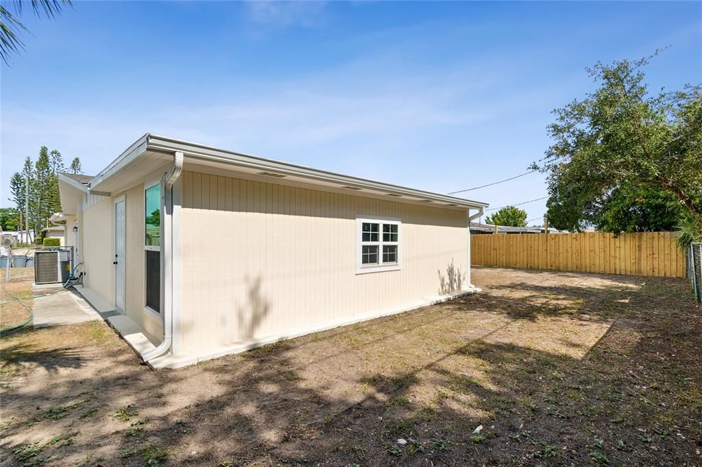 For Sale: $295,000 (3 beds, 2 baths, 1296 Square Feet)