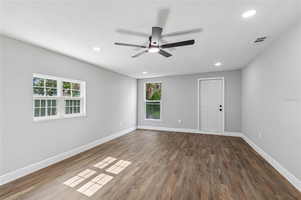 For Sale: $295,000 (3 beds, 2 baths, 1296 Square Feet)