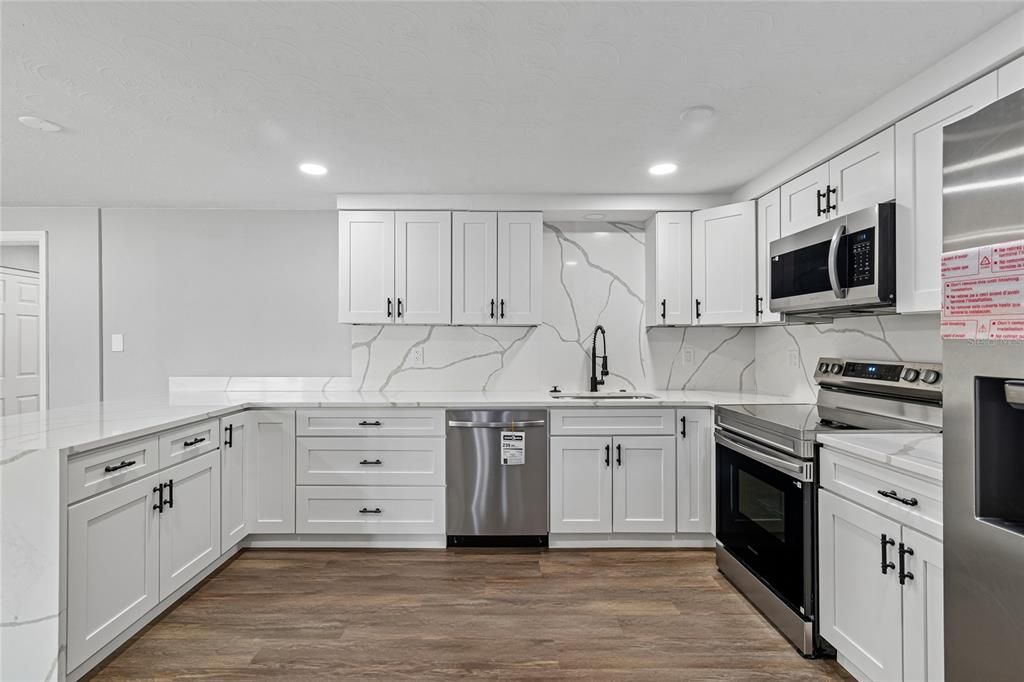 For Sale: $295,000 (3 beds, 2 baths, 1296 Square Feet)