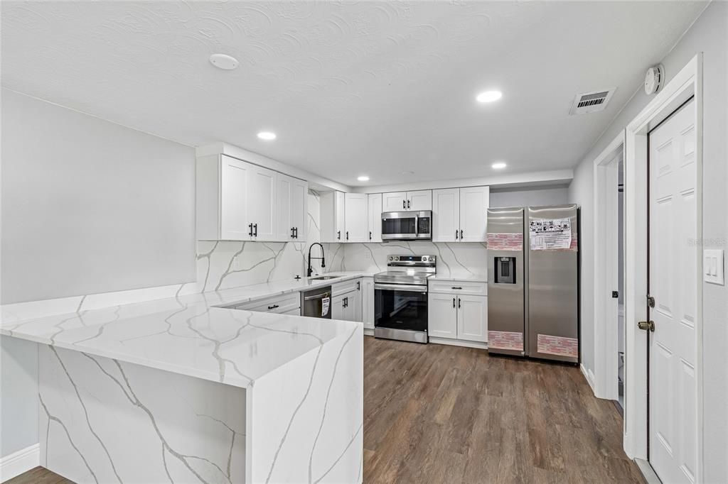 For Sale: $295,000 (3 beds, 2 baths, 1296 Square Feet)