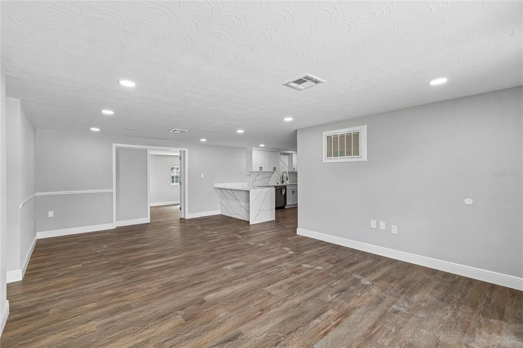 For Sale: $295,000 (3 beds, 2 baths, 1296 Square Feet)