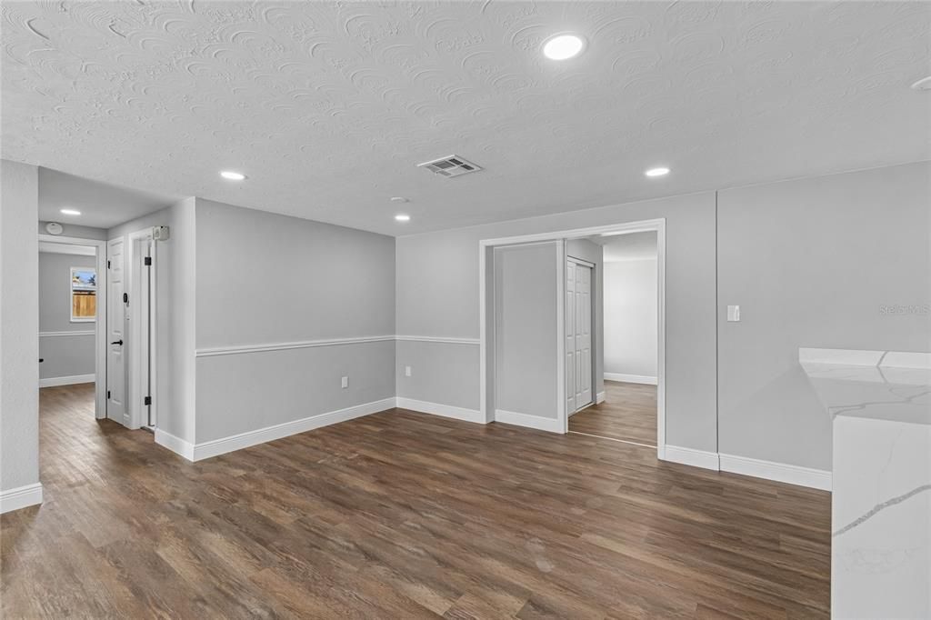 For Sale: $295,000 (3 beds, 2 baths, 1296 Square Feet)