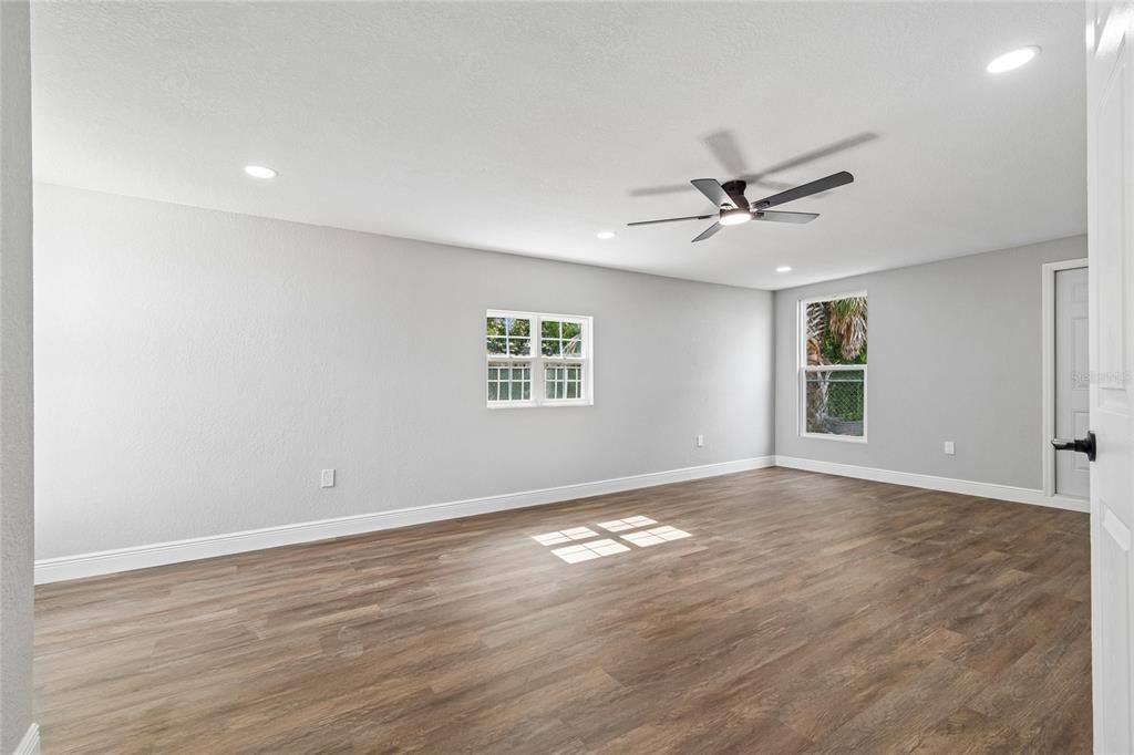 For Sale: $295,000 (3 beds, 2 baths, 1296 Square Feet)