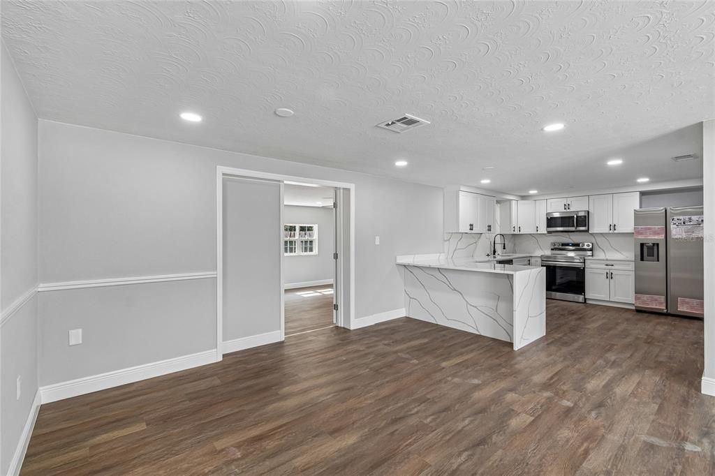 For Sale: $295,000 (3 beds, 2 baths, 1296 Square Feet)