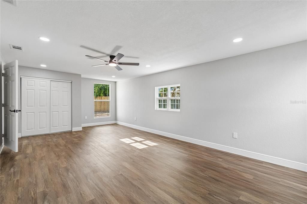 For Sale: $295,000 (3 beds, 2 baths, 1296 Square Feet)