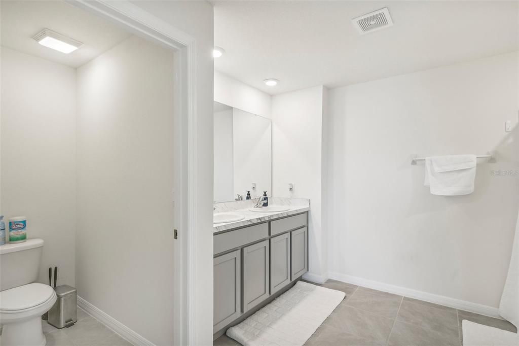 For Sale: $399,900 (5 beds, 3 baths, 2522 Square Feet)