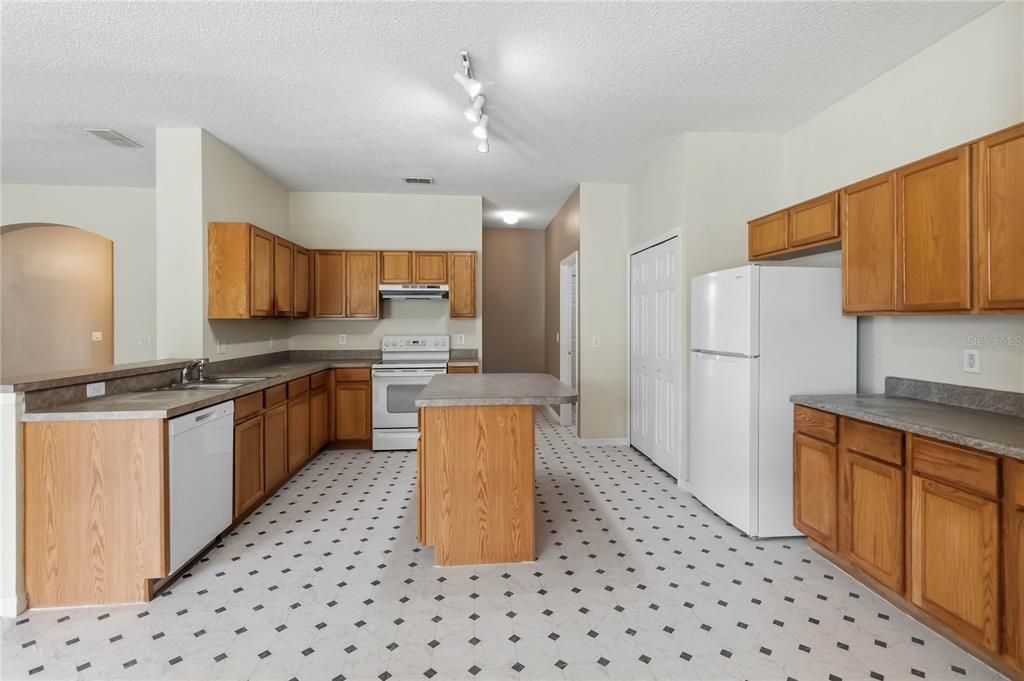For Rent: $2,675 (4 beds, 3 baths, 2460 Square Feet)