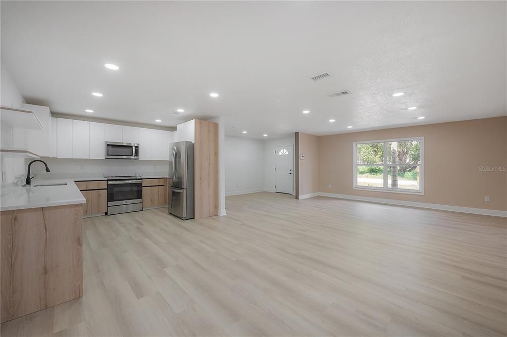 На продажу: $325,000 (5 спален, 3 ванн, 2336 Квадратных фут)