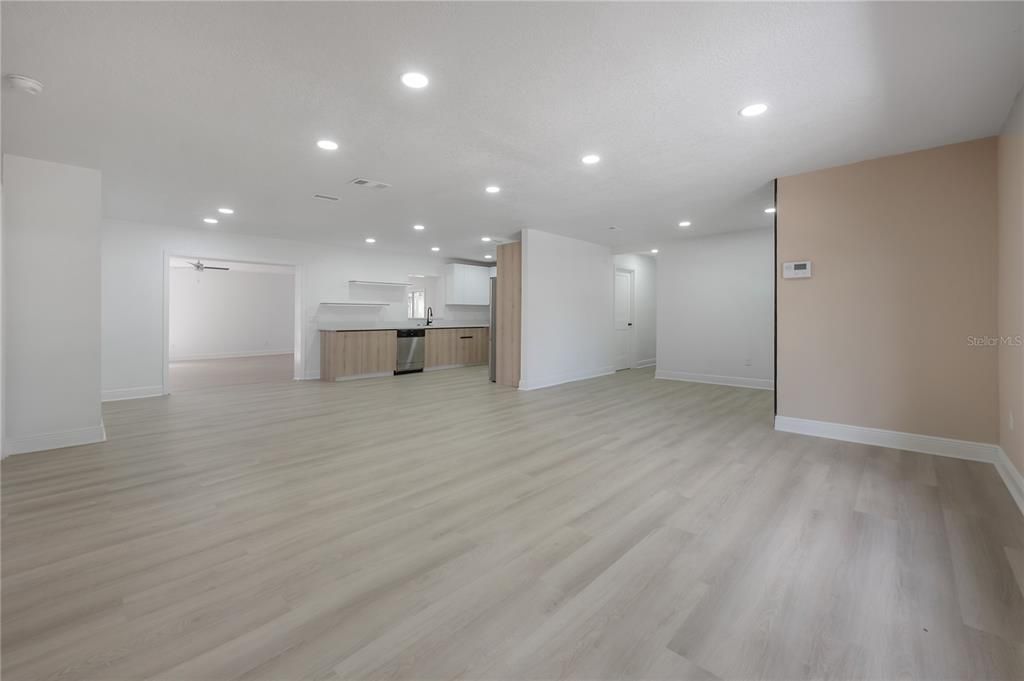 На продажу: $325,000 (5 спален, 3 ванн, 2336 Квадратных фут)