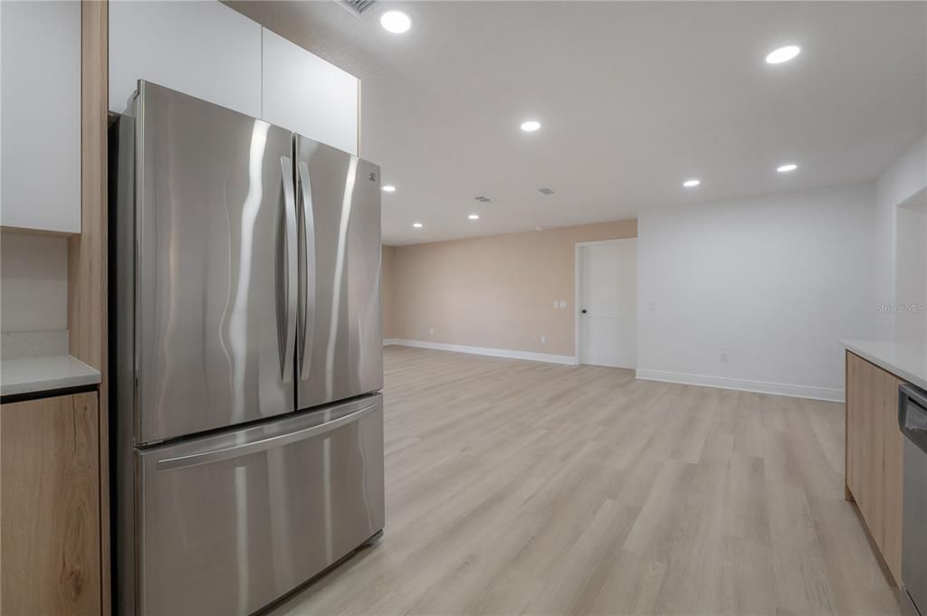 На продажу: $325,000 (5 спален, 3 ванн, 2336 Квадратных фут)