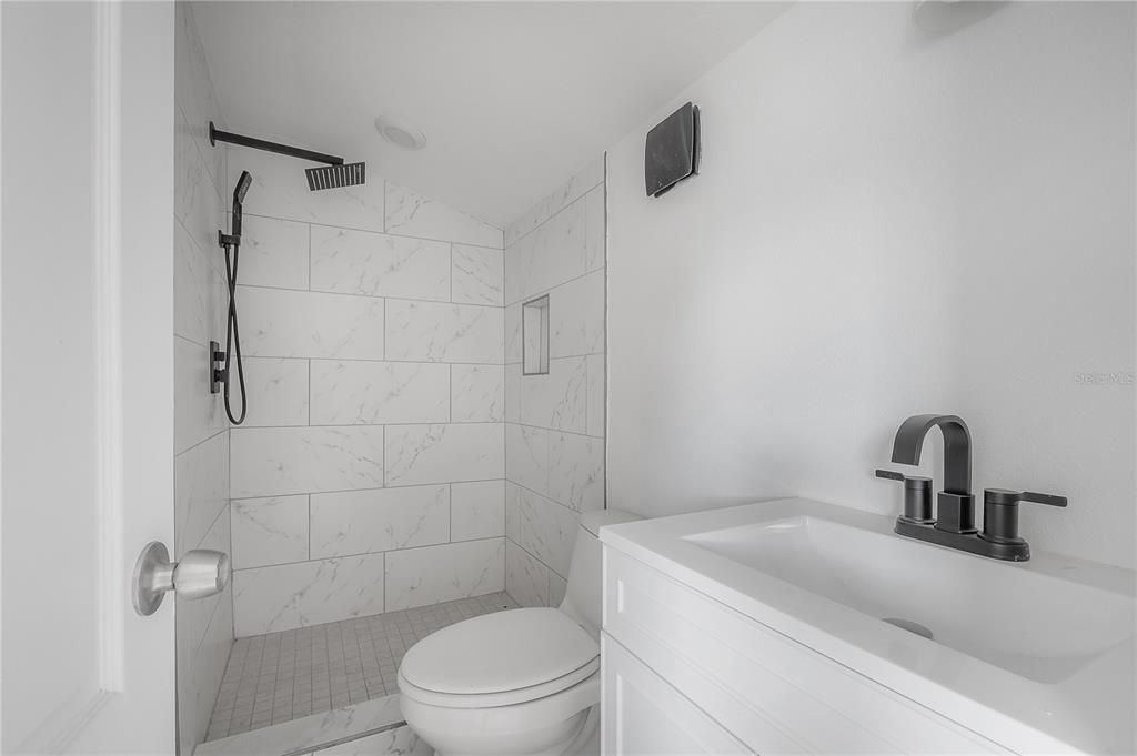 На продажу: $325,000 (5 спален, 3 ванн, 2336 Квадратных фут)