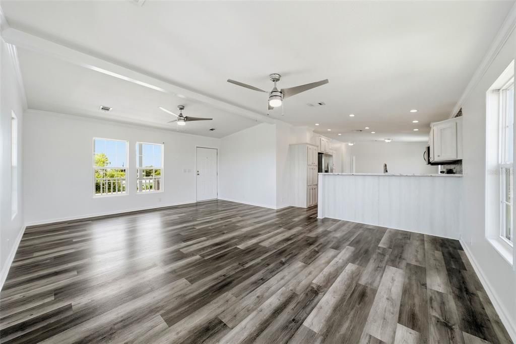 En Venta: $529,900 (3 camas, 2 baños, 1498 Pies cuadrados)