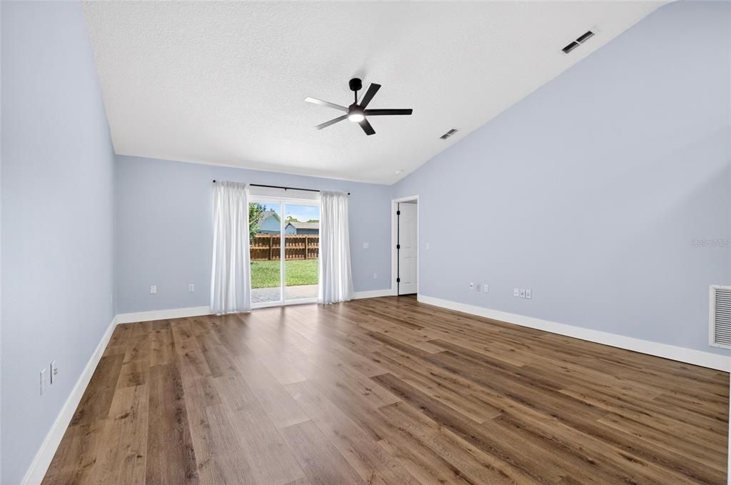 For Sale: $450,000 (3 beds, 2 baths, 1219 Square Feet)