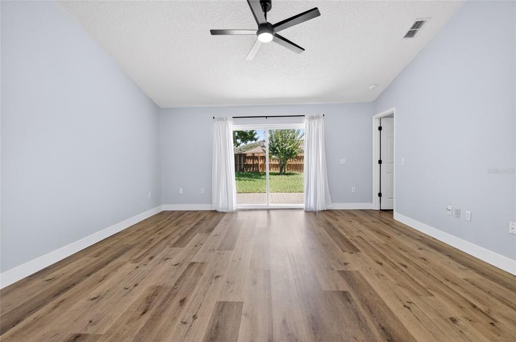 For Sale: $450,000 (3 beds, 2 baths, 1219 Square Feet)