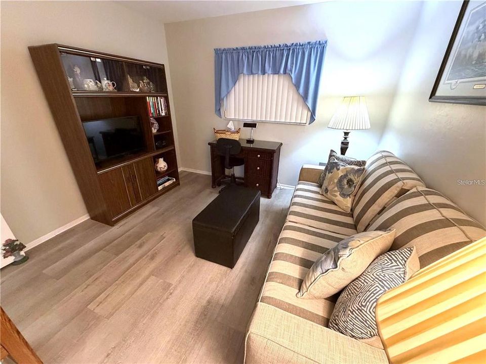 待售: $127,000 (2 贝兹, 2 浴室, 886 平方英尺)